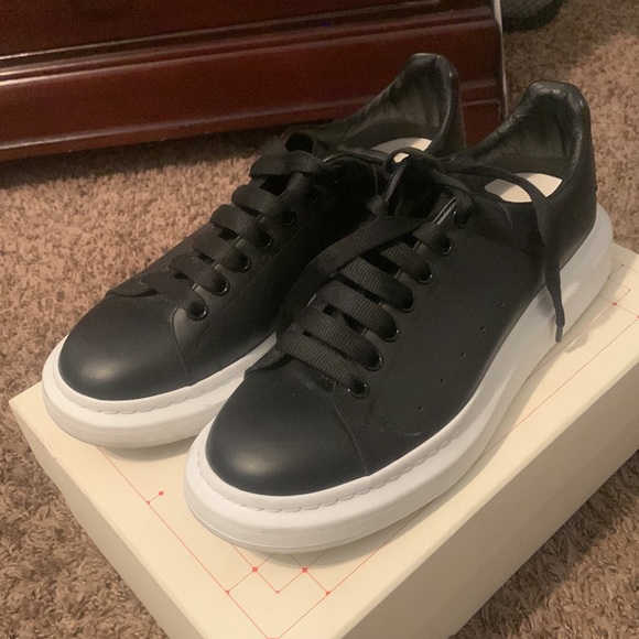 Alexander McQueen - Picture 2 of 7